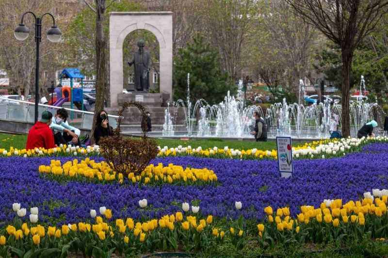 Kayseri, 1 milyon lale ve sümbülle donatıldı
