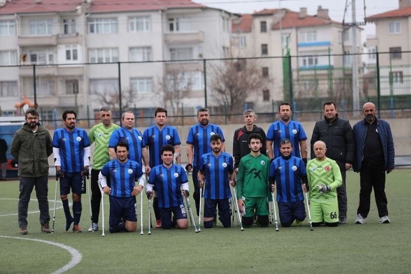 Başkan Çolakbayrakdar ampute takımının maçını izledi
