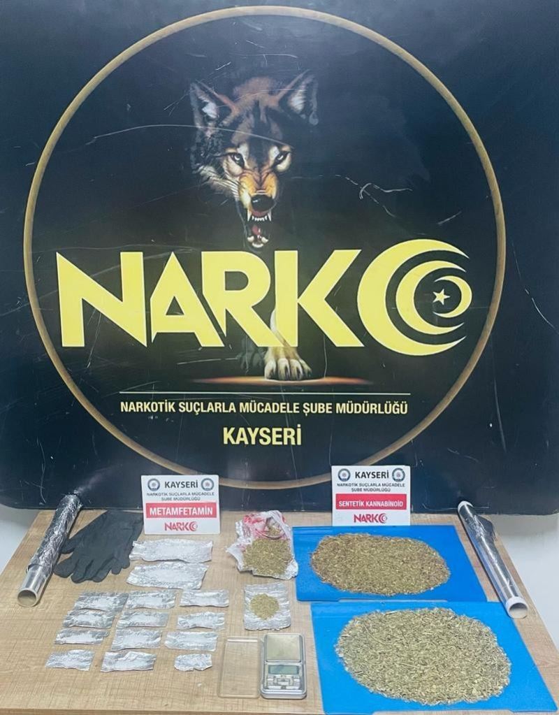 Uyuşturucu tacirleri polisten kaçamadı
