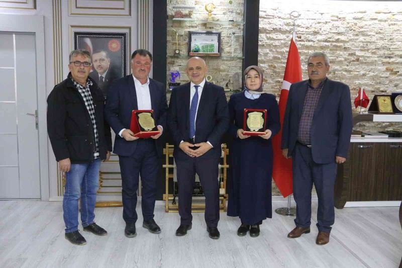 Başkan Öztürk’ten encümen üyelerine teşekkür plaketi
