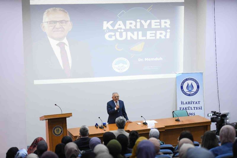 Başkan Büyükkılıç, ilahiyat öğrencileri ile kariyer günlerinde buluştu
