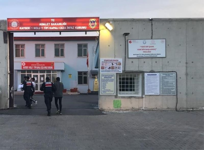 Kablo hırsızları jandarmaya yakalandı
