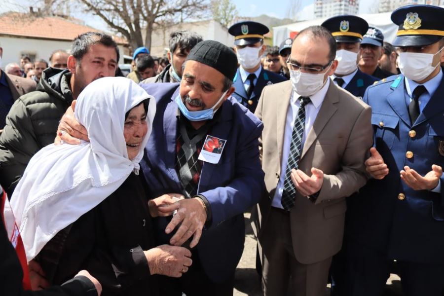 Şehidin naaşı son kez babaevinde