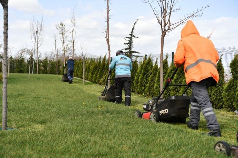 Kayseri OSB Şehitler Parkı’ndaki çağlayanları temizledi, su verdi
