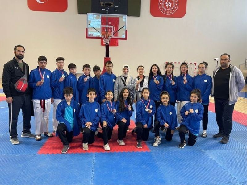 Analig Kayseri Taekwondo takımı yarı finale yükseldi
