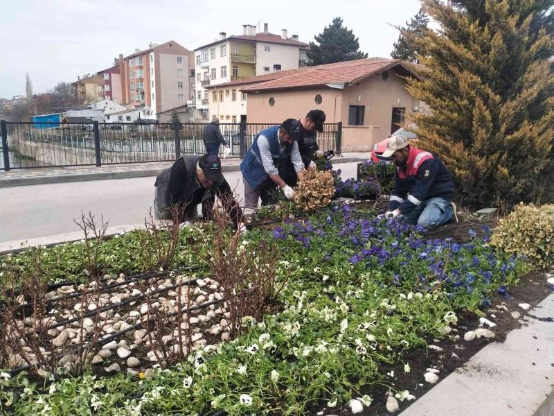 Çiçeklerle donatılan Bünyan, rengarenk oldu
