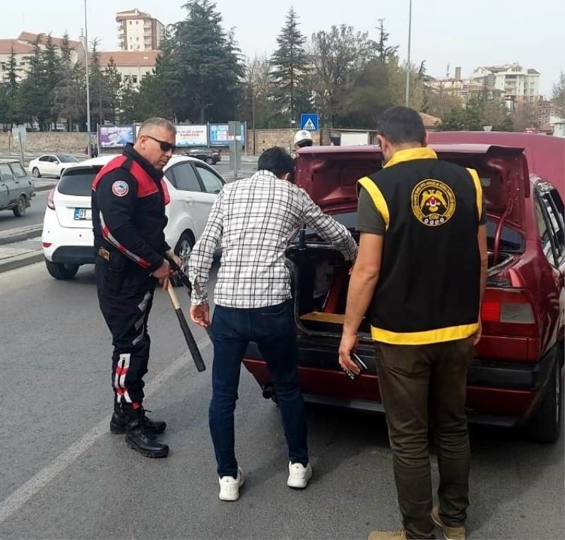 Kayseri polisi oto hırsızlığını önlemek için denetim yaptı
