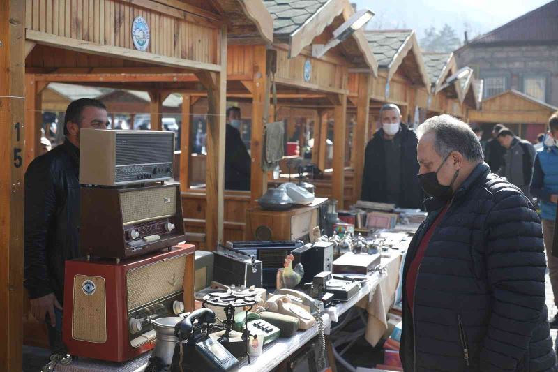 Antika pazarı Ramazan’da da devam ediyor
