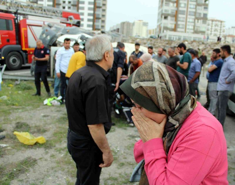 Devrilen mikserde sıkışan sürücü için seferber oldular
