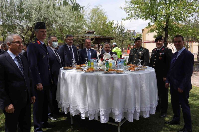 Kayseri’de protokol bayramlaştı

