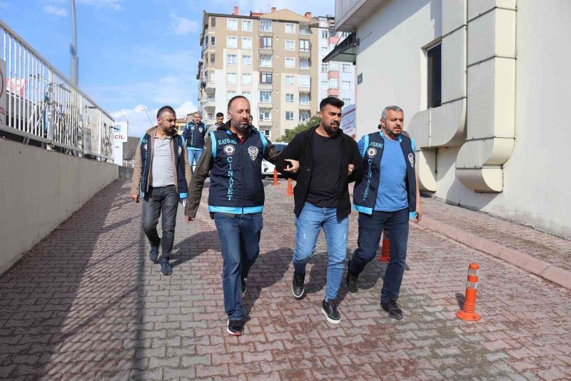 Kayseri’deki ’faul’ cinayetinde ağabey ve kardeşi adliyede
