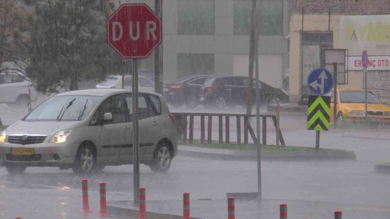 Kayseri’de sağanak yağış etkili oldu
