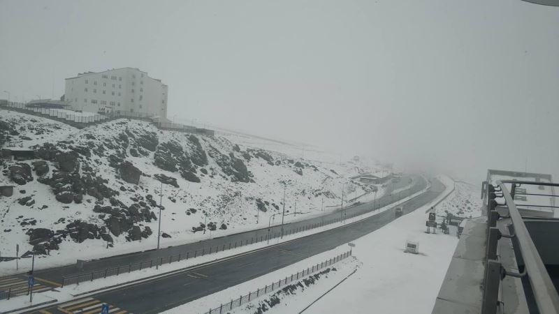 Erciyes’te Mayıs karı güzelliği
