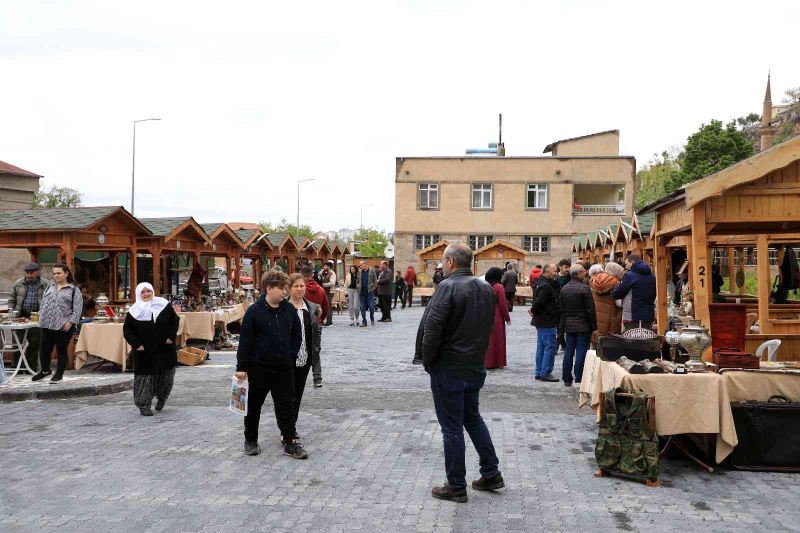 Antika Pazarı tutkuya dönüştü
