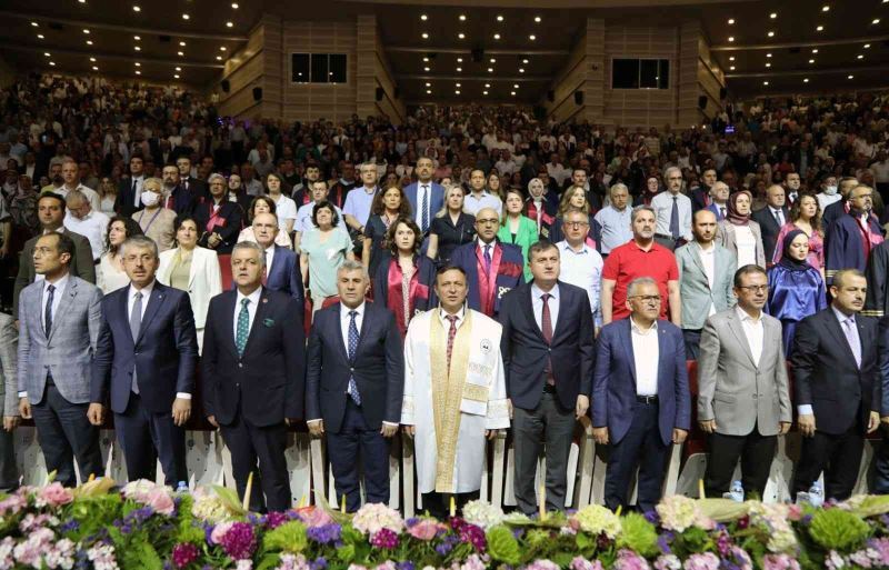 ERÜ Tıp Fakültesi 48. dönem mezunlarını verdi
