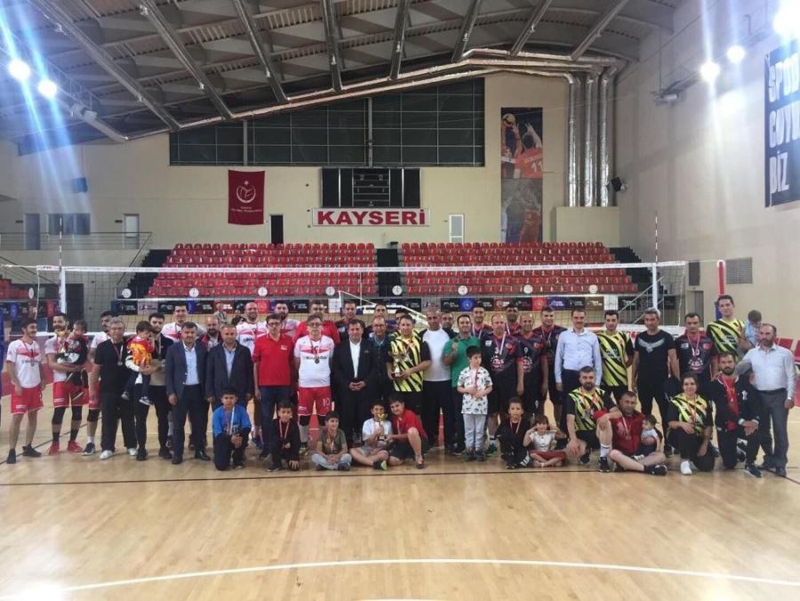 Kurumlar arası Voleybol Turnuvası şampiyonu Büyükbaş Yapı Denetim oldu