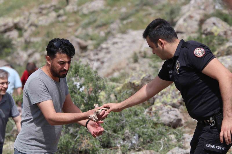 Kayseri’de şok olay: Şüphelinin itiraf ettiği vadide onlarca kemik bulundu
