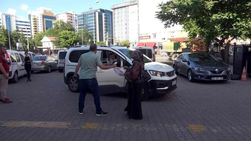 Anne yüreği dayanamadı, cezaevine giden oğluna döner getirdi
