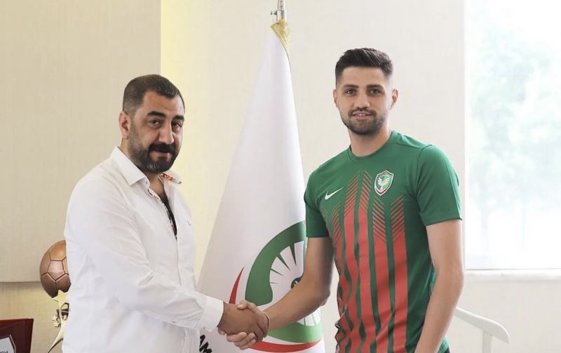 Tayyip Kanarya, Amedspor 1 yıllık sözleşme imzaladı
