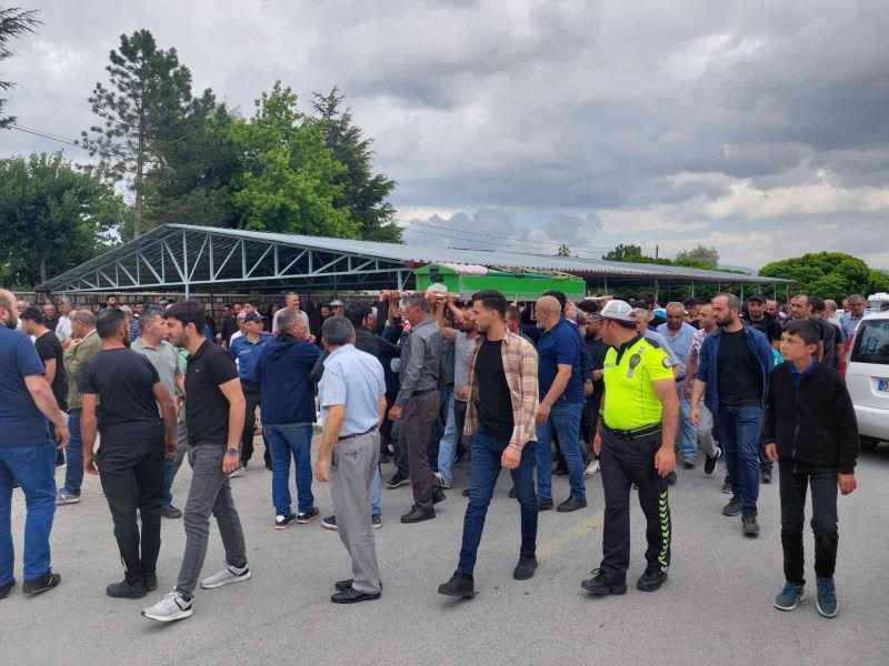 Futbolcu Hasan’ın annesi toprağa verildi
