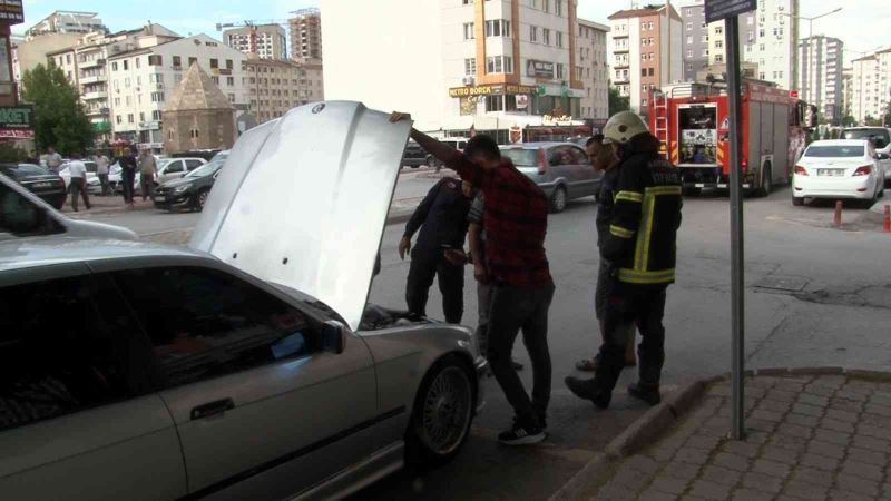 Otomobilin egzozundan çıkan dumanı yangın sandılar
