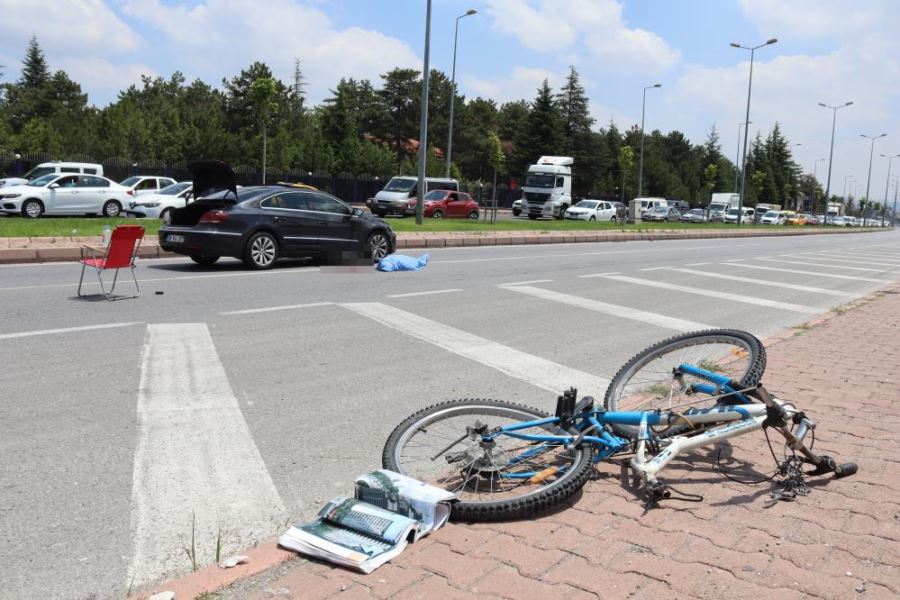 Kayseri’de feci kaza, otomobil çarptığı bisikletliyi 50 metre sürükledi