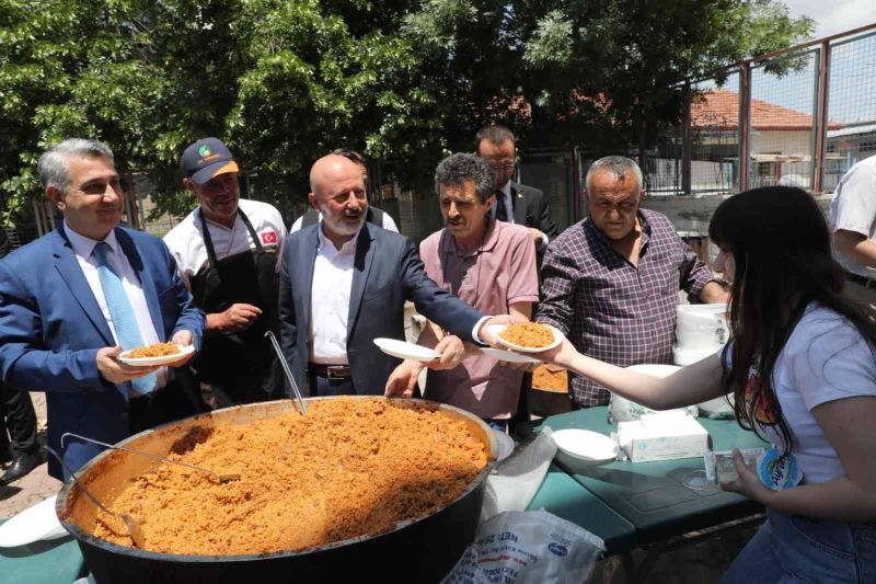 Başkan Çolakbayrakdar: “Gençlerimiz için ne yapılsa azdır”
