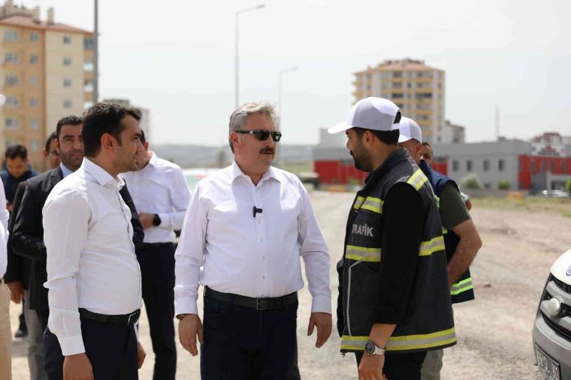 Bahçelievler Mahallesi’nde yeni yol yapım ve çevre düzenlemesi yapılıyor
