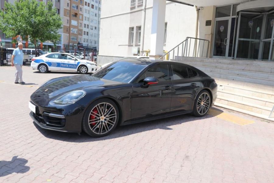 10 milyon TL değerinde Porsche çalıp Almanya’dan kaçan hırsızlar Kayseri’de yakalandı