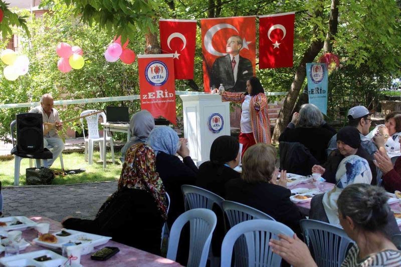 Zihinsel engelli vatandaşlar geleneksel bahar şenliklerinde bir araya geldi
