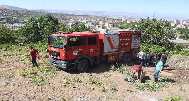 Kayseri’de itfaiye aracı devrildi, 4 itfaiye eri yaralandı