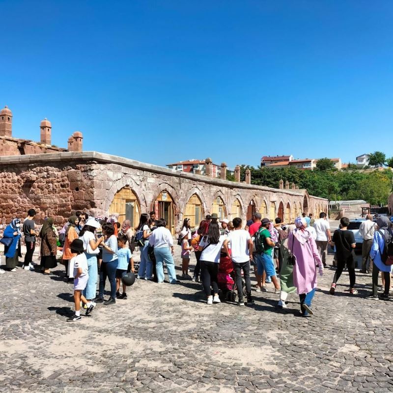 Büyükşehir’in kültür turları, gurbetçilere Kayseri’yi tanıtıyor
