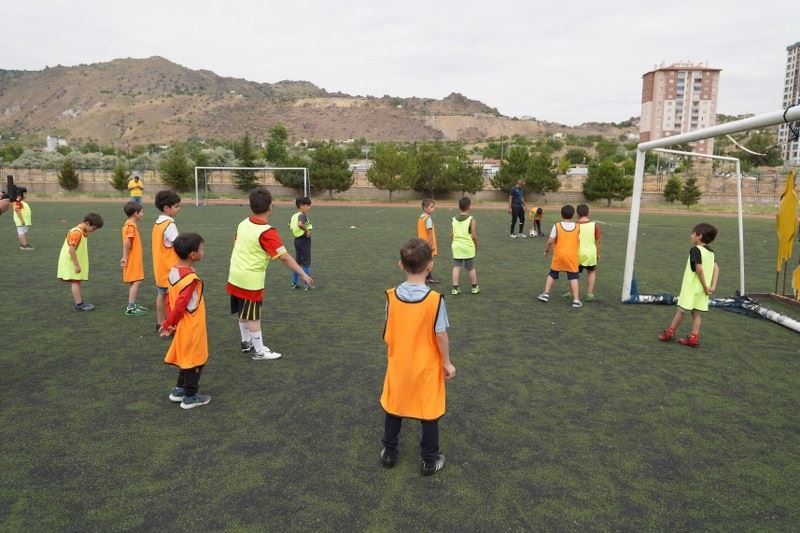 Melikgazi’de yaz kursları ile bu yaz dolu dolu geçiyor
