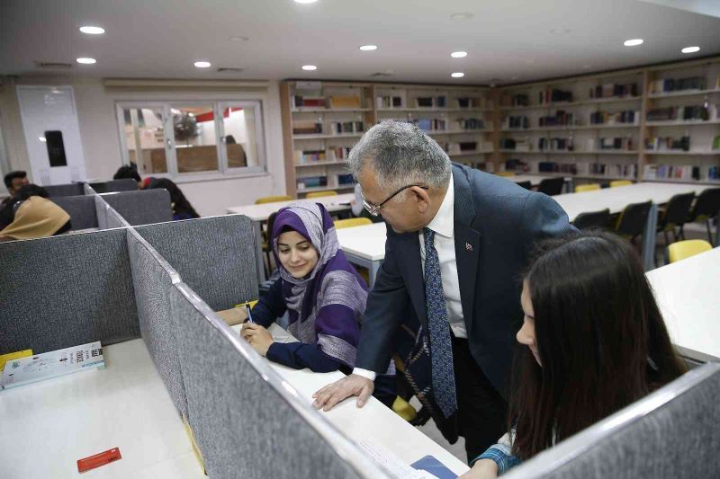 Büyükkılıç’tan 5 üniversitesi, 80 bin öğrencisiyle ’genç dostu’ şehir Kayseri’ye davet
