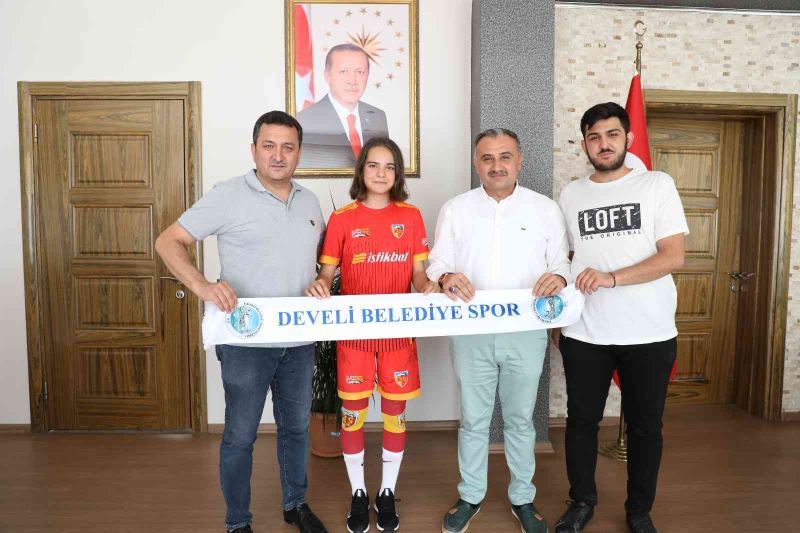 Başarılı sporcu Ayşegül Aydın’dan Başkan Mehmet Cabbar’a ziyaret
