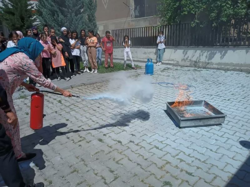 Büyükşehir İtfaiyesi’nden KAYMEK kursiyerlerine ‘yangın eğitimi ve semineri’
