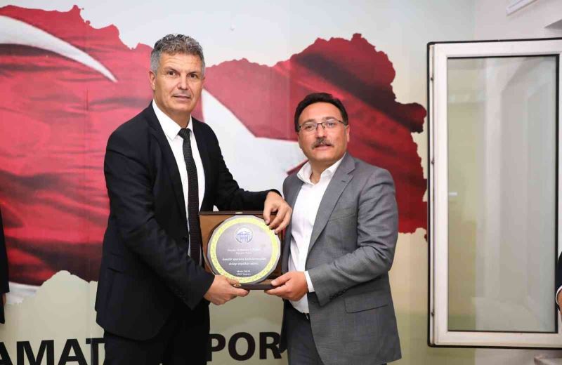 Kayseri 1. Amatör Küme şampiyonlarına plaket
