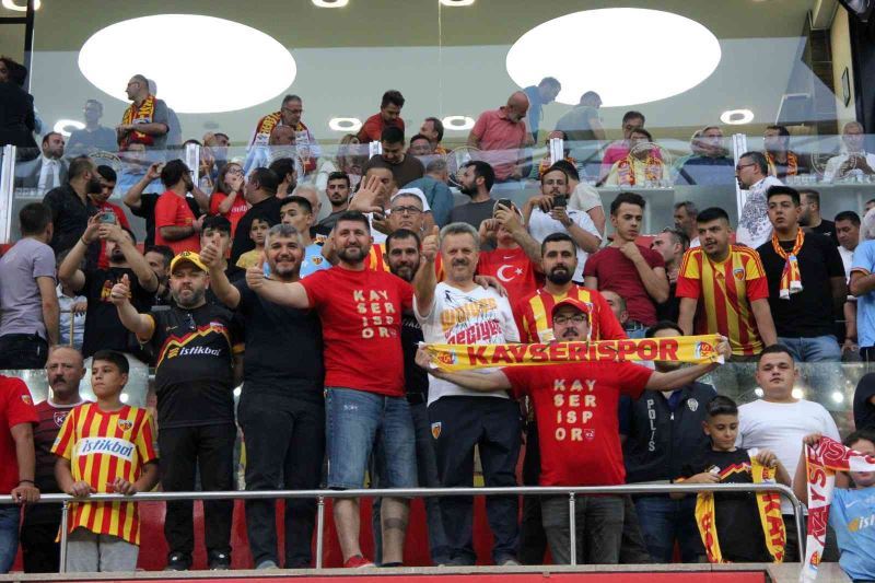 Kayserispor taraftarından Hatay çıkarması
