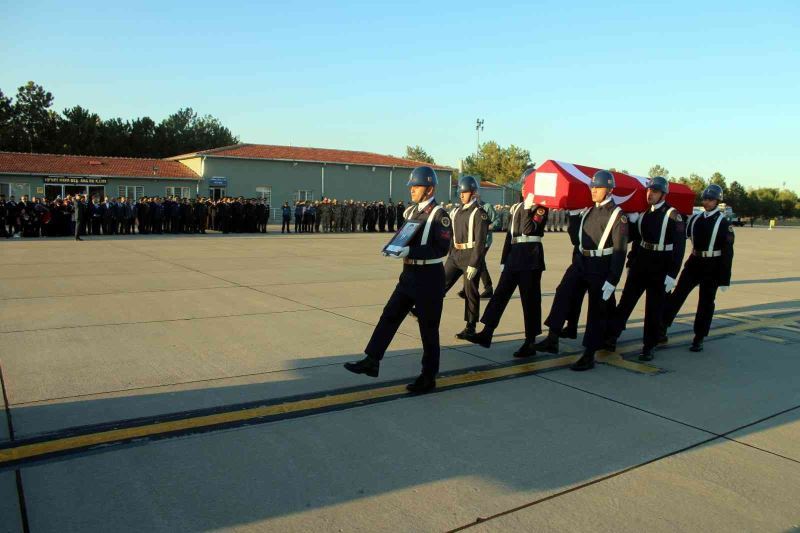 Görevi sırasında kazada şehit olan Özsoy’un cenazesi memleketine geldi
