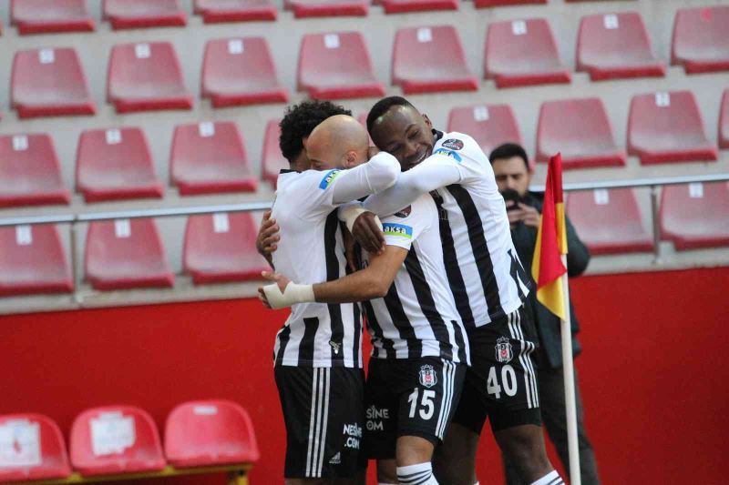 Spor Toto Süper Lig: Kayserispor: 0 - Beşiktaş: 2 (İlk yarı)
