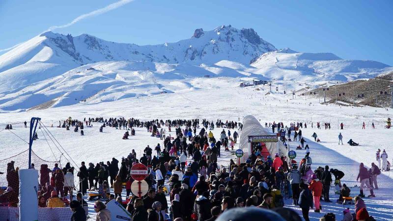 Erciyes 200 bini aşkın turisti ağırladı
