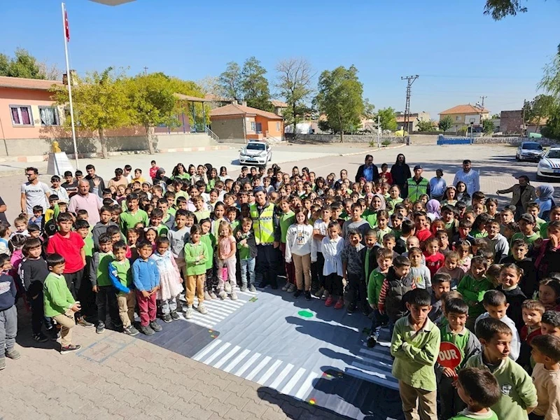 Jandarma Öğrencilere Trafik Bilinci Aşıladı
