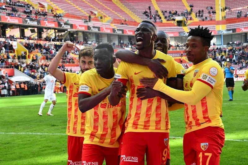 Mame Baba Thiam hat-trick yaptı
