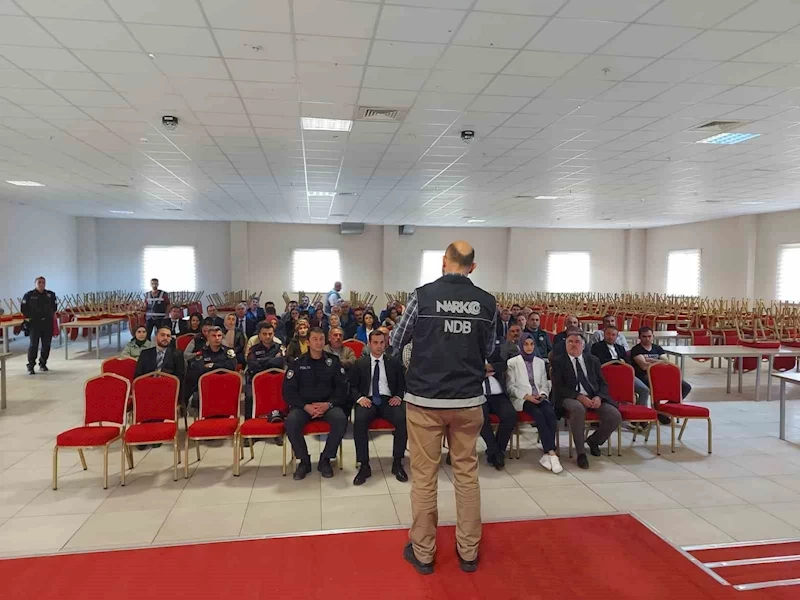 Narkotik polisinden ‘Narko Rehber’ eğitim faaliyeti
