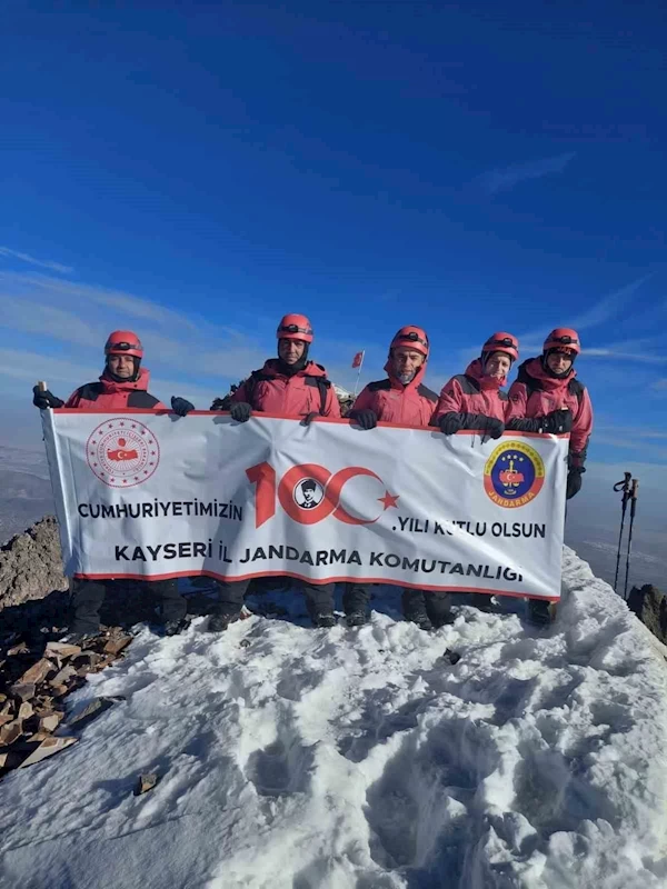 JAK, Erciyes’in zirvesine tırmandı
