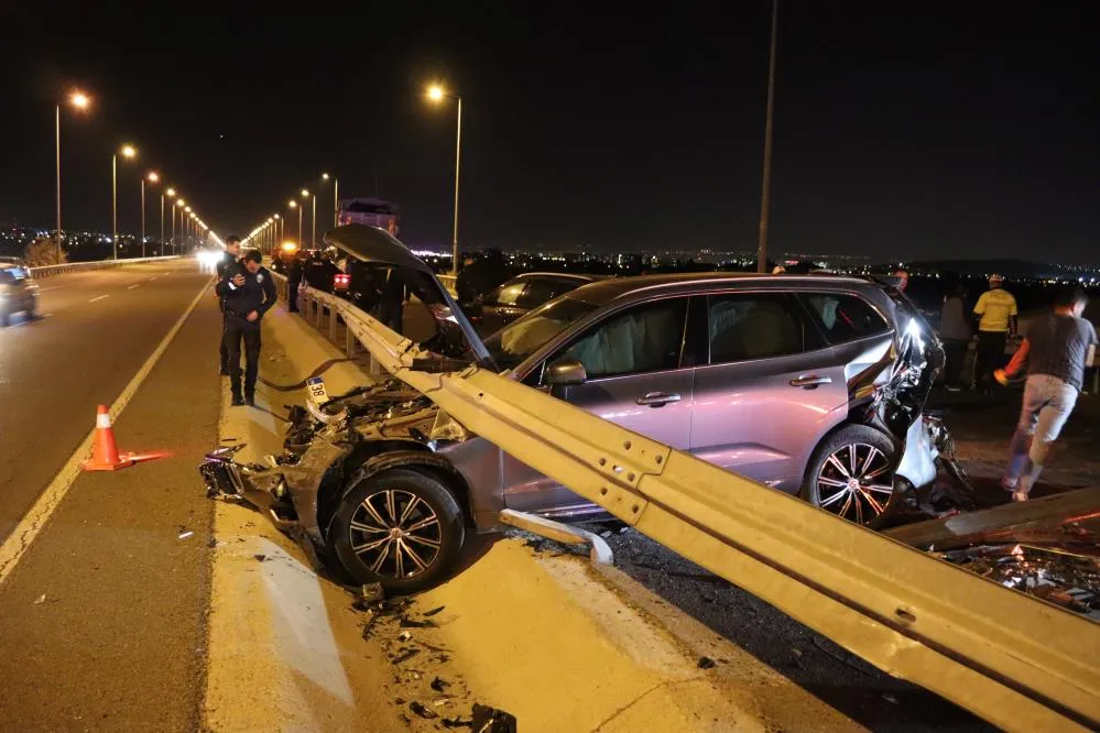 7 araç birbirine girdi, ortalık savaş alanına döndü: 2 yaralı