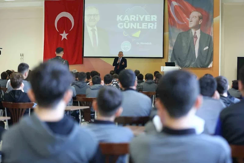 Başkan Büyükkılıç’tan Öğrencilerle ’Kariyer’ Sohbetleri
