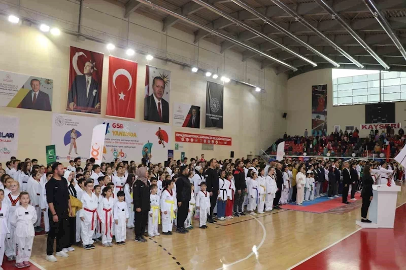 Kayseri Taekwondo sporcuları kuşak atladı
