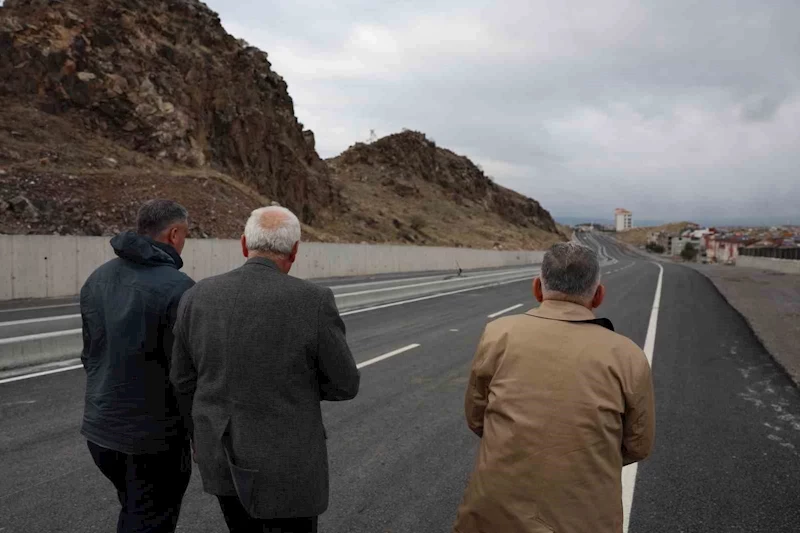 Büyükşehir’in kentin doğusu ve batısını birbirine bağlayacak yol çalışmasında sona gelindi
