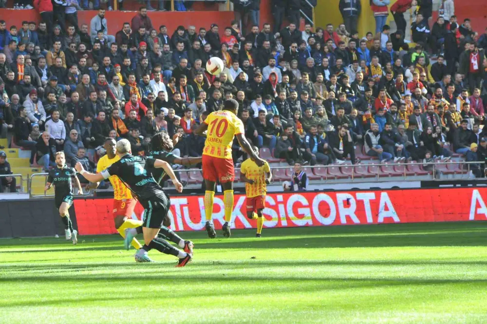 Trendyol Süper Lig: Kayserispor: 0 - Adana Demirspor: 0 (Maç devam ediyor)